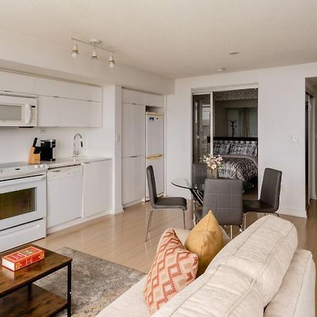 Stylish Downtown Lakeview Condo - One Free Parking Toronto Exteriör bild