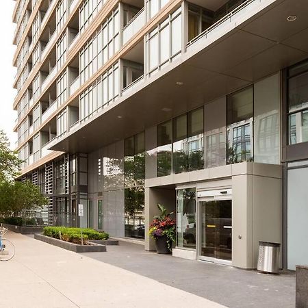 Stylish Downtown Lakeview Condo - One Free Parking Toronto Exteriör bild
