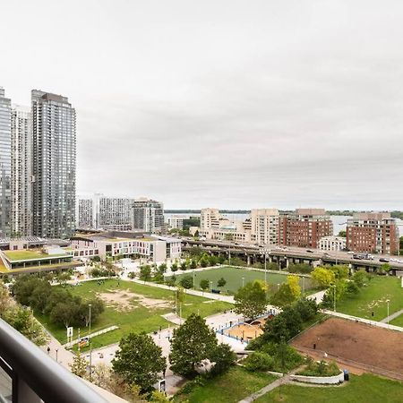 Stylish Downtown Lakeview Condo - One Free Parking Toronto Exteriör bild